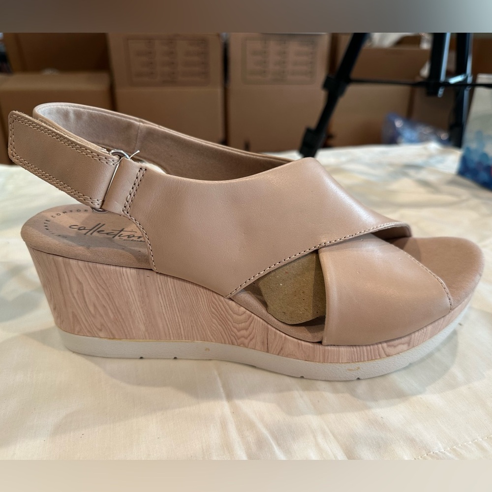NEW Clarks Women's Blush/Beige Wedge Sandals, Cammy Pearl, 11M